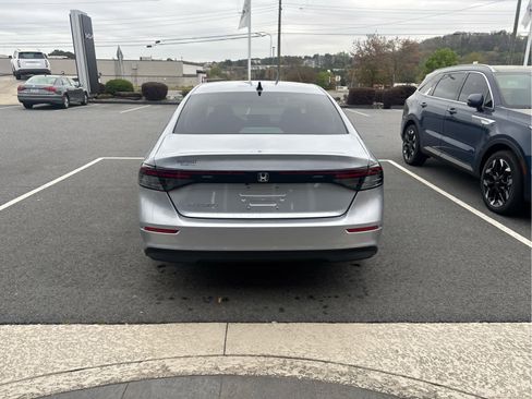 Used 2025 Honda Accord SE image 4