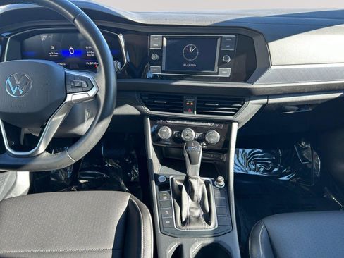 Used 2023 Volkswagen Jetta SE w/ Panoramic Sunroof Package image 4