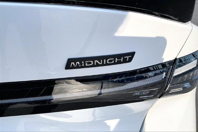 New 2027 Nissan Sentra SR w/ SR All Weather Package FWD image 9