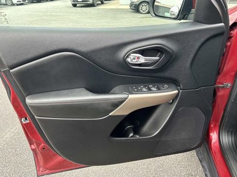 Used 2017 Jeep Cherokee Limited AWD/4WD image 23