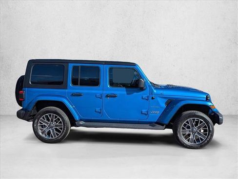 Used 2023 Jeep Wrangler Unlimited Sahara w/ Cold Weather Group AWD/4WD image 4