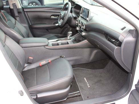 Used 2024 Nissan Sentra SR w/ SR Premium Package image 17