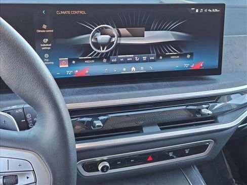 Used 2025 BMW X7 xDrive40i w/ Premium Package image 12