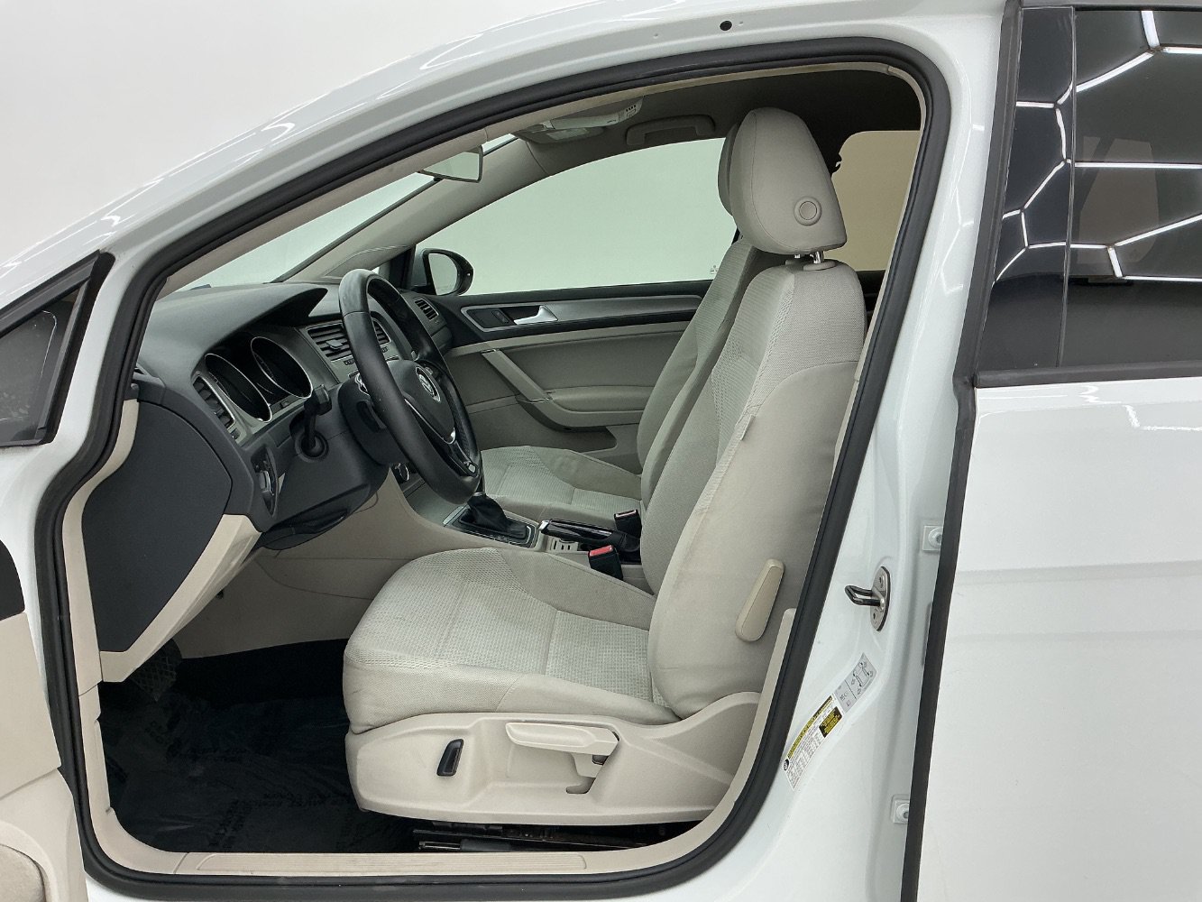 Used 2016 Volkswagen Golf S FWD image 14