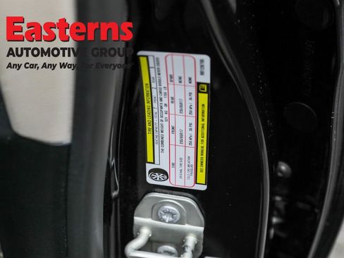 Used 2024 Chrysler Voyager LX image 33