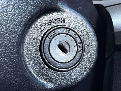 Used 2019 Toyota Tundra SR5 w/ SR5 Upgrade Package AWD/4WD image 19