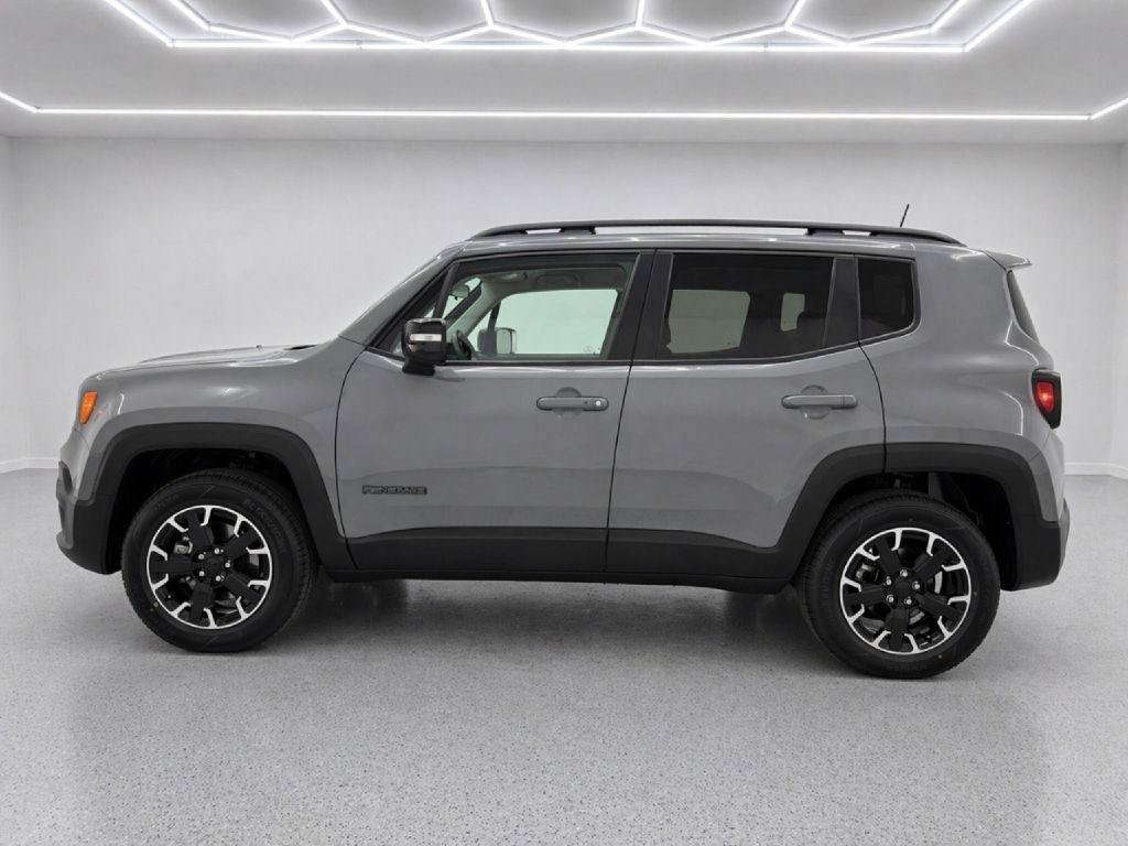 Used 2023 Jeep Renegade Latitude AWD/4WD image 6