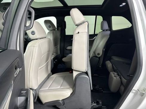 Used 2024 GMC Acadia Elevation w/ Luxury Package image 25