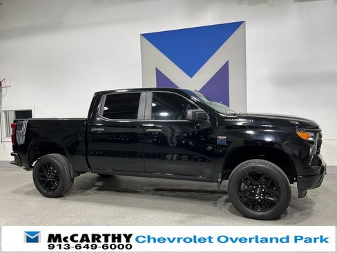 Used 2023 Chevrolet Silverado 1500 Custom image 3
