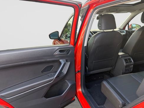 Used 2019 Volkswagen Tiguan SE w/ Panoramic Sunroof Package AWD/4WD image 14