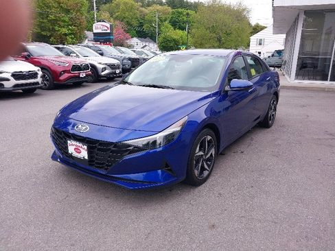 Used 2023 Hyundai Elantra SEL w/ Convenience Package FWD image 4