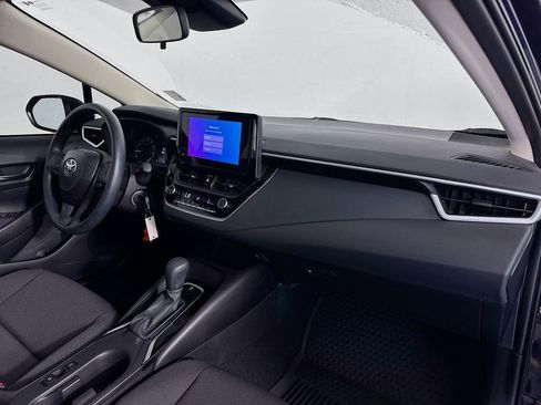 Used 2025 Toyota Corolla LE image 31