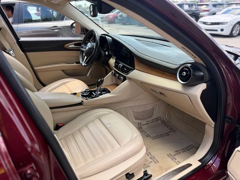 Used 2018 Alfa Romeo Giulia Ti w/ Quick Order Package 22Z Lusso RWD image 18