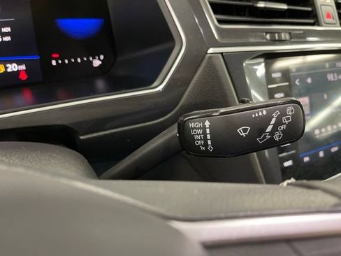 Used 2023 Volkswagen Tiguan SE FWD image 18