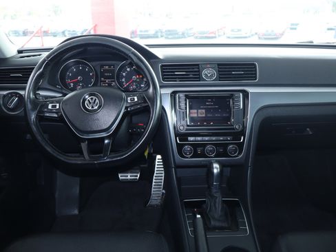 Used 2017 Volkswagen Passat 1.8T R-Line image 16