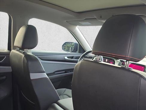 Used 2024 Volkswagen Atlas Peak Edition SE image 17