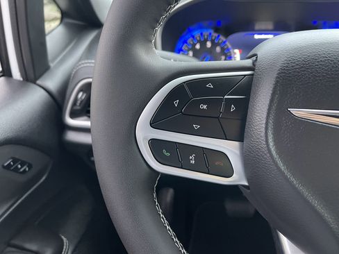 New 2026 Chrysler Pacifica Select image 36