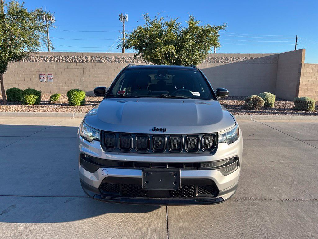 Used 2022 Jeep Compass Latitude w/ Convenience Group FWD image 3