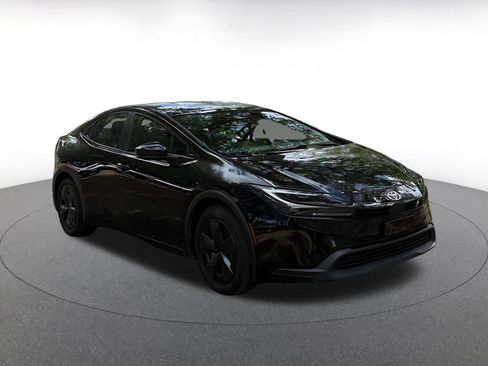 Used 2025 Toyota Prius LE image 1