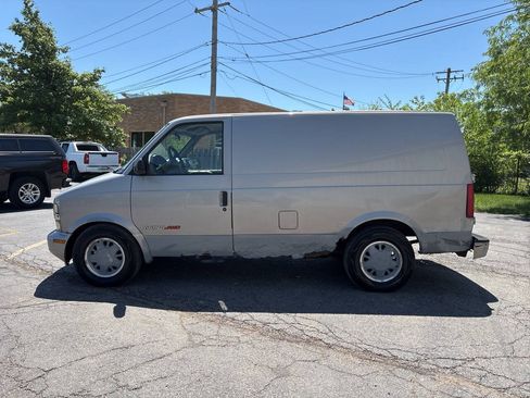 Used 1998 Chevrolet Astro AWD image 2
