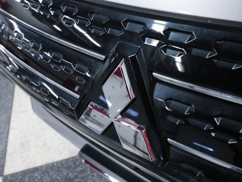 Used 2024 Mitsubishi Outlander SE image 35