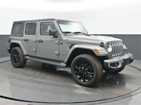 Used 2023 Jeep Wrangler Unlimited Sahara w/ Cold Weather Group image 7