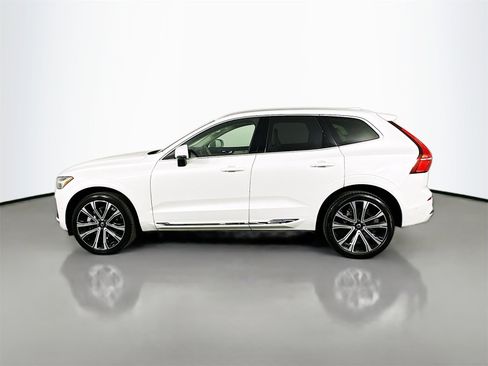 Used 2023 Volvo XC60 B6 Ultimate w/ Protection Package Premier image 4