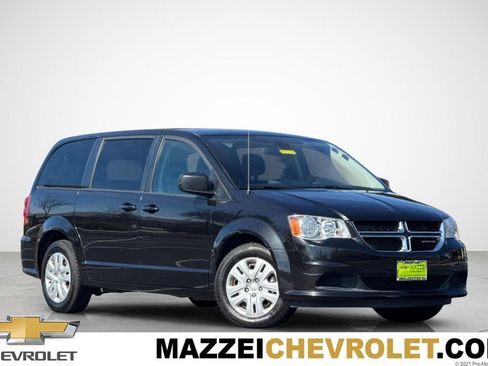 Used 2018 Dodge Grand Caravan SE w/ UConnect Hands-Free Group image 1