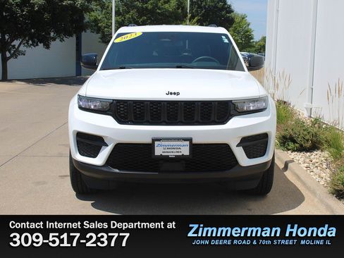 Used 2023 Jeep Grand Cherokee Altitude AWD/4WD image 4