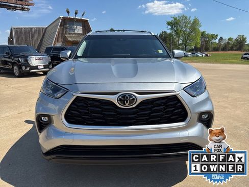 Used 2023 Toyota Highlander XLE image 2