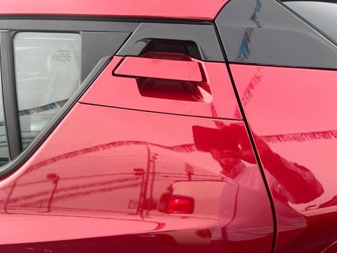 Used 2018 Toyota C-HR XLE FWD image 10