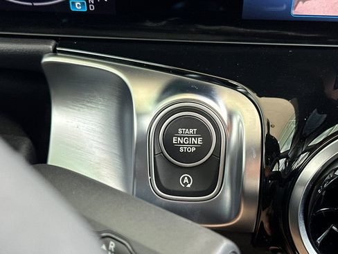 New 2025 Mercedes-Benz GLB 250 image 18