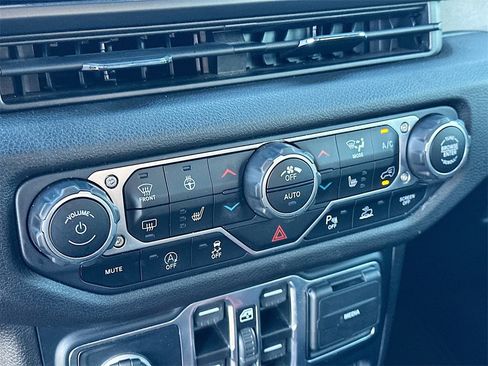 Used 2024 Jeep Wrangler Sport S image 15