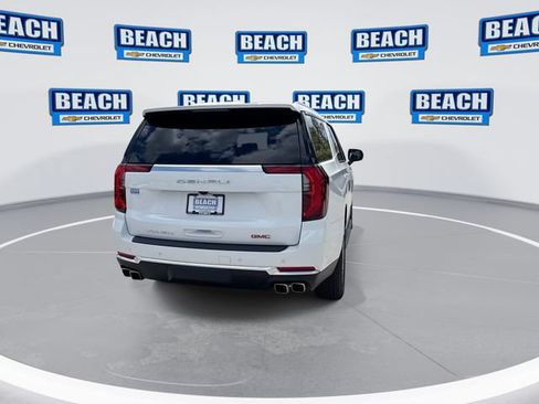 Used 2025 GMC Yukon XL Denali AWD/4WD image 8