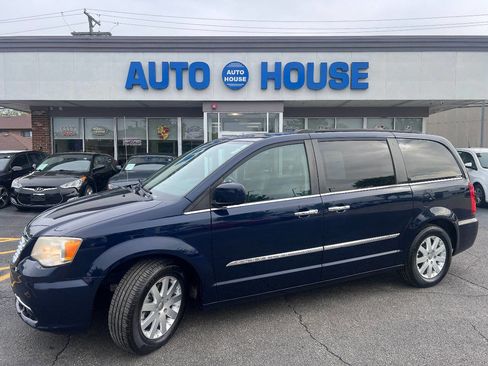 Used 2015 Chrysler Town & Country Touring w/ Driver Convenience Group FWD image 7