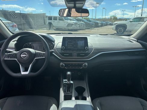 Used 2025 Nissan Altima 2.5 SV FWD image 31