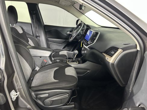 Used 2014 Jeep Cherokee Latitude w/ Cold Weather Group image 25