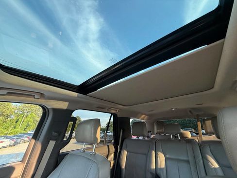 Used 2018 Ford Expedition XLT w/ Equipment Group 202A AWD/4WD image 17