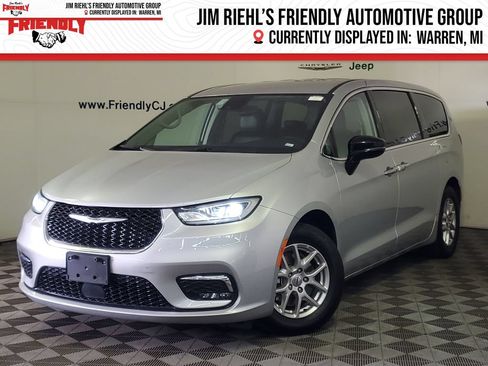 Used 2024 Chrysler Pacifica Touring-L FWD image 1