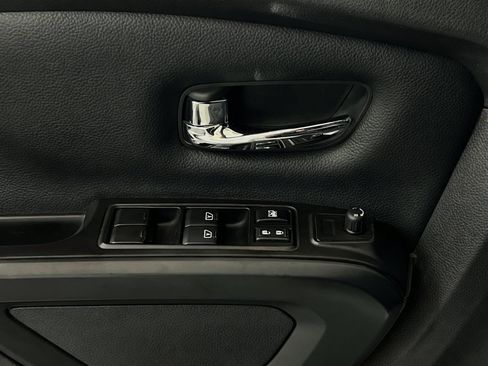 Used 2019 Nissan Titan SV w/ SV Convenience Package RWD image 14