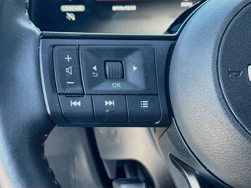Used 2025 Nissan Kicks SR FWD image 18