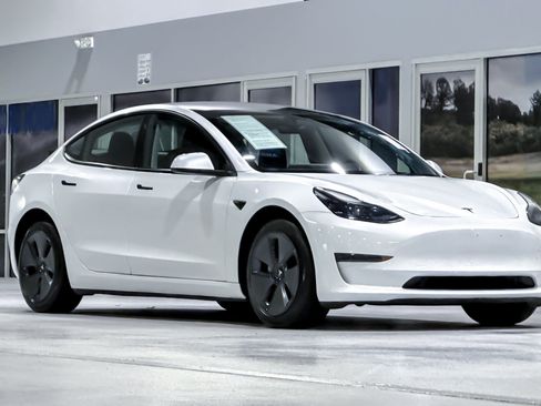 Used 2023 Tesla Model 3 Standard Range RWD image 7