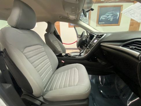 Used 2016 Ford Fusion S image 16