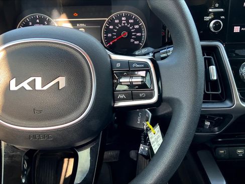 Used 2023 Kia Sorento LX AWD/4WD image 24