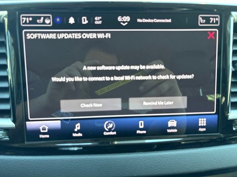 Used 2022 Chrysler Pacifica Touring-L FWD image 19