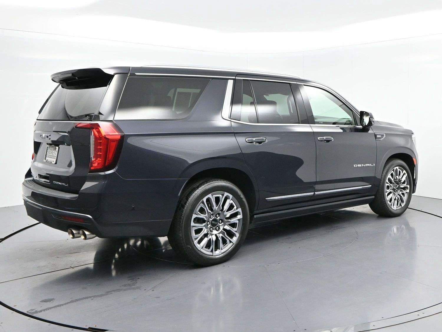 Used 2023 GMC Yukon Denali Ultimate AWD/4WD image 7
