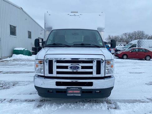 Used 2025 Ford E-450 and Econoline 450 Super Duty w/ Interior Upgrade Package RWD image 3