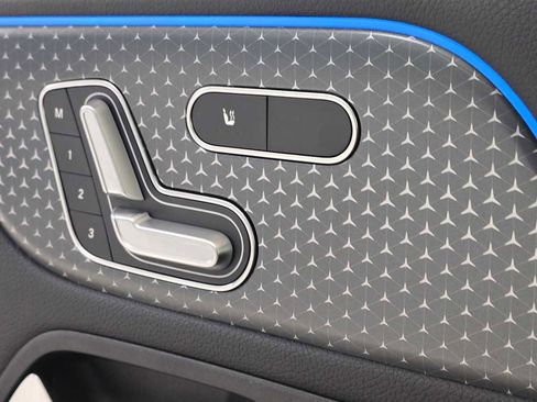 Used 2024 Mercedes-Benz GLB 250 4MATIC image 22