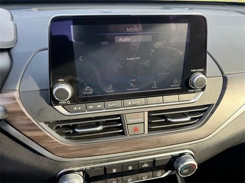 Used 2024 Nissan Altima 2.5 SV image 7