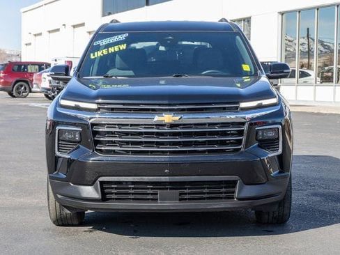 Used 2025 Chevrolet Traverse LT AWD/4WD image 2